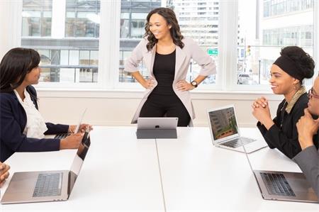 戰略定位公司的新總監上任要怎么砍產品